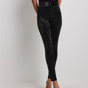 Belt Detail Velvet Leggings